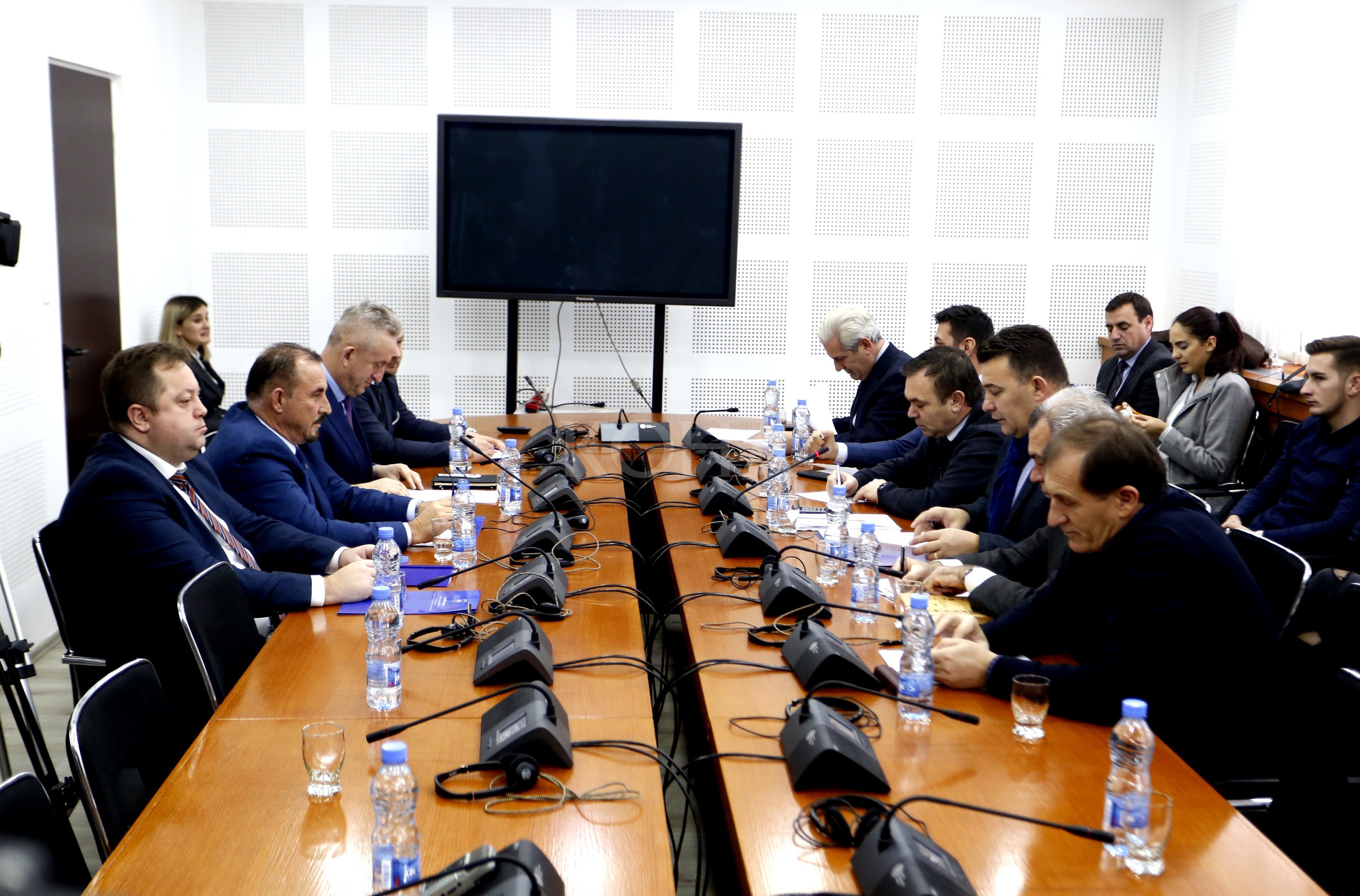 Dy orë debate për skandalet në Polici