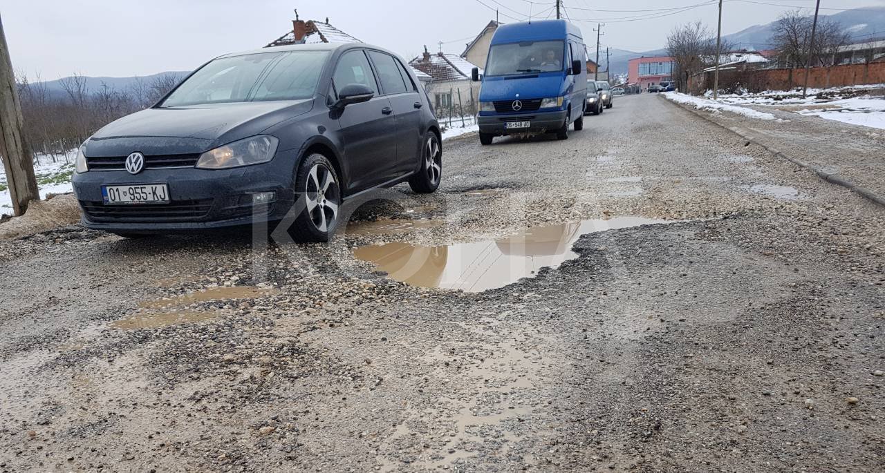 Dhjetë fshatra kërkojnë riparimin e rrugës Lipjan – Magurë