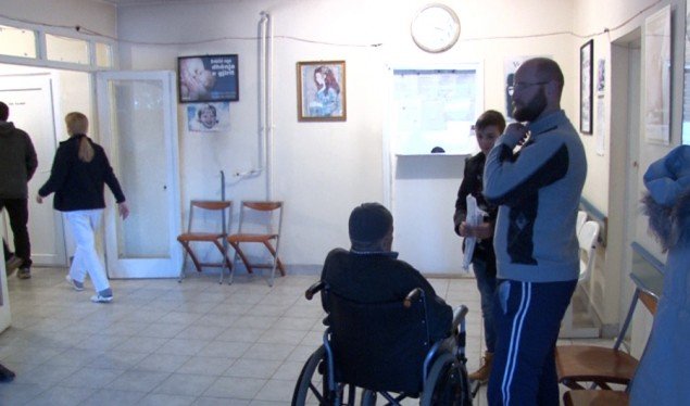 Pacientët në Kamenicë shërbimet i marrin në një objekt të moçëm të kapluar nga myku