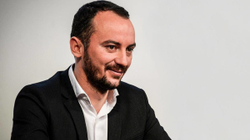 Si i njëjtëson Molliqaj Kurtin dhe Thaçin