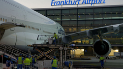 Aeroporti i Frankfurtit është mbingarkuar për festat e fundvitit