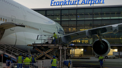 Aeroporti i Frankfurtit është mbingarkuar për festat e fundvitit