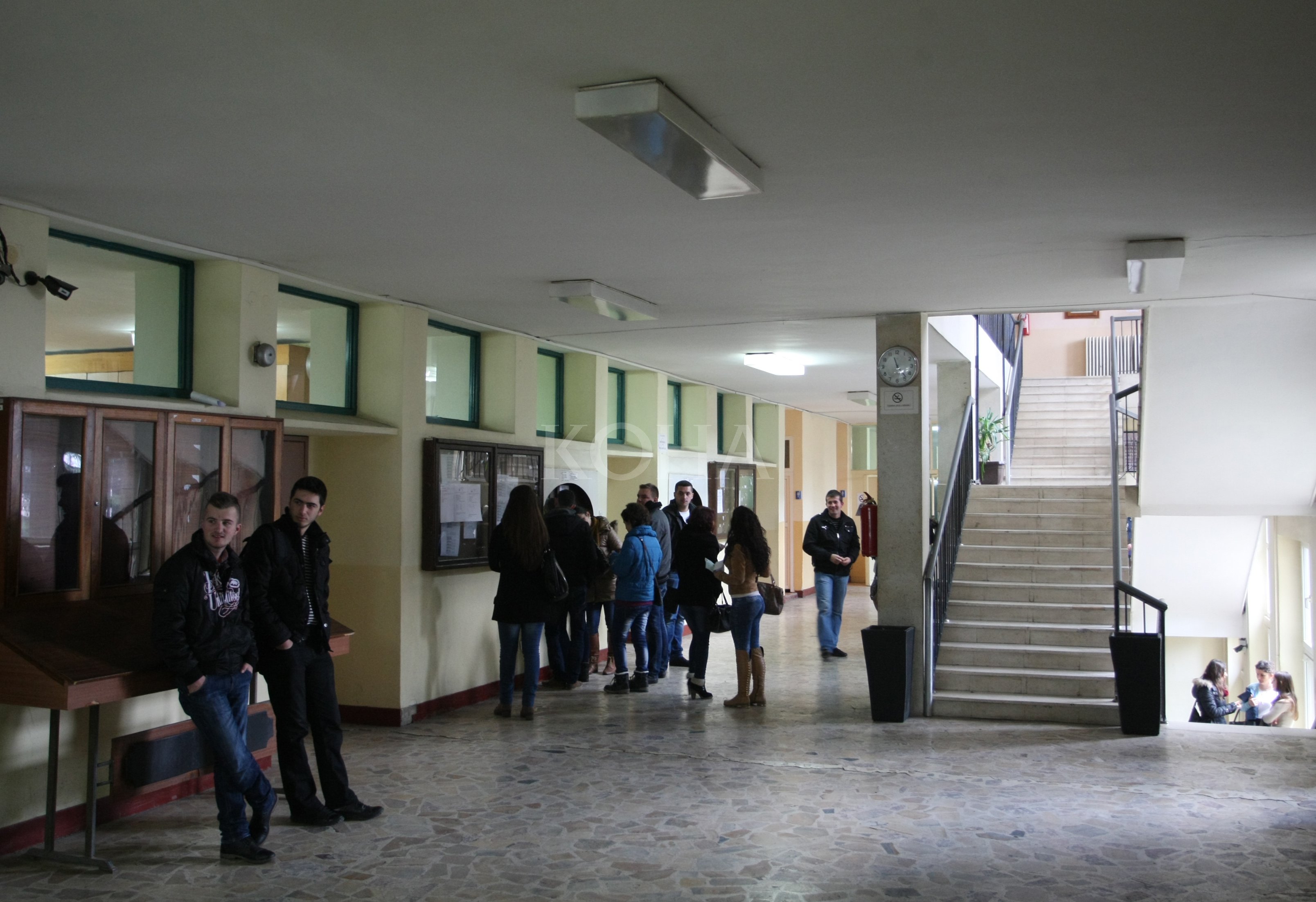 Palët me akuza reciproke, Universiteti i Prizrenit në kolaps