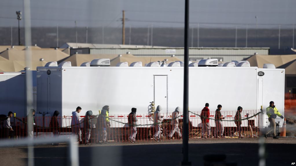Ekzaminim mjekësor për fëmijët migrantë në qendrat e ndalimit
