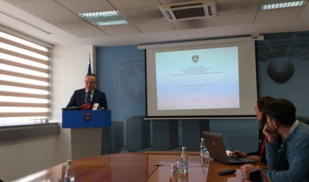 Hamza lavdërohet për menaxhim të të hyrave por kritikon komunat