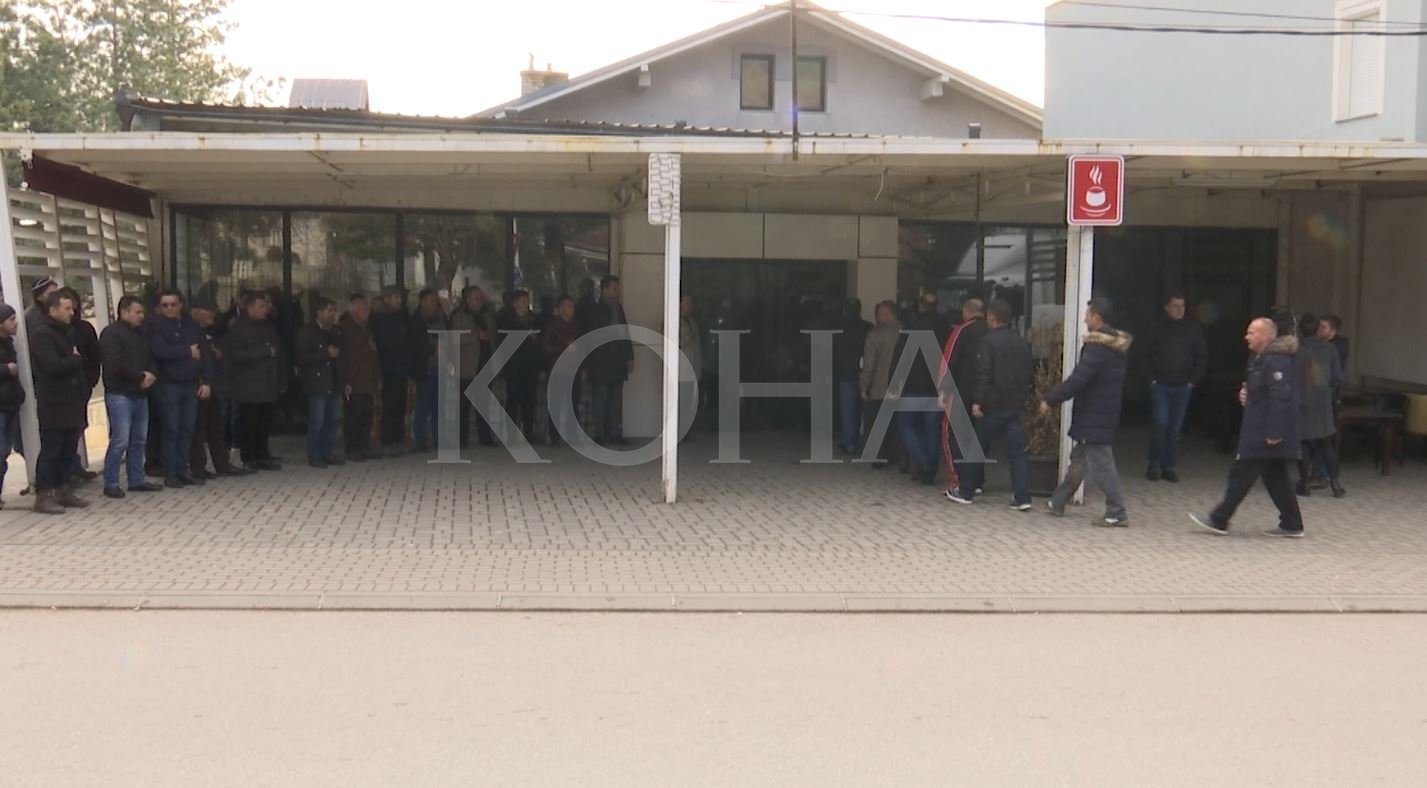 Familja Demaj në Istog priti qytetarë nga i gjithë vendi, dëshmitarët flasin për vrasjen e dyfishtë