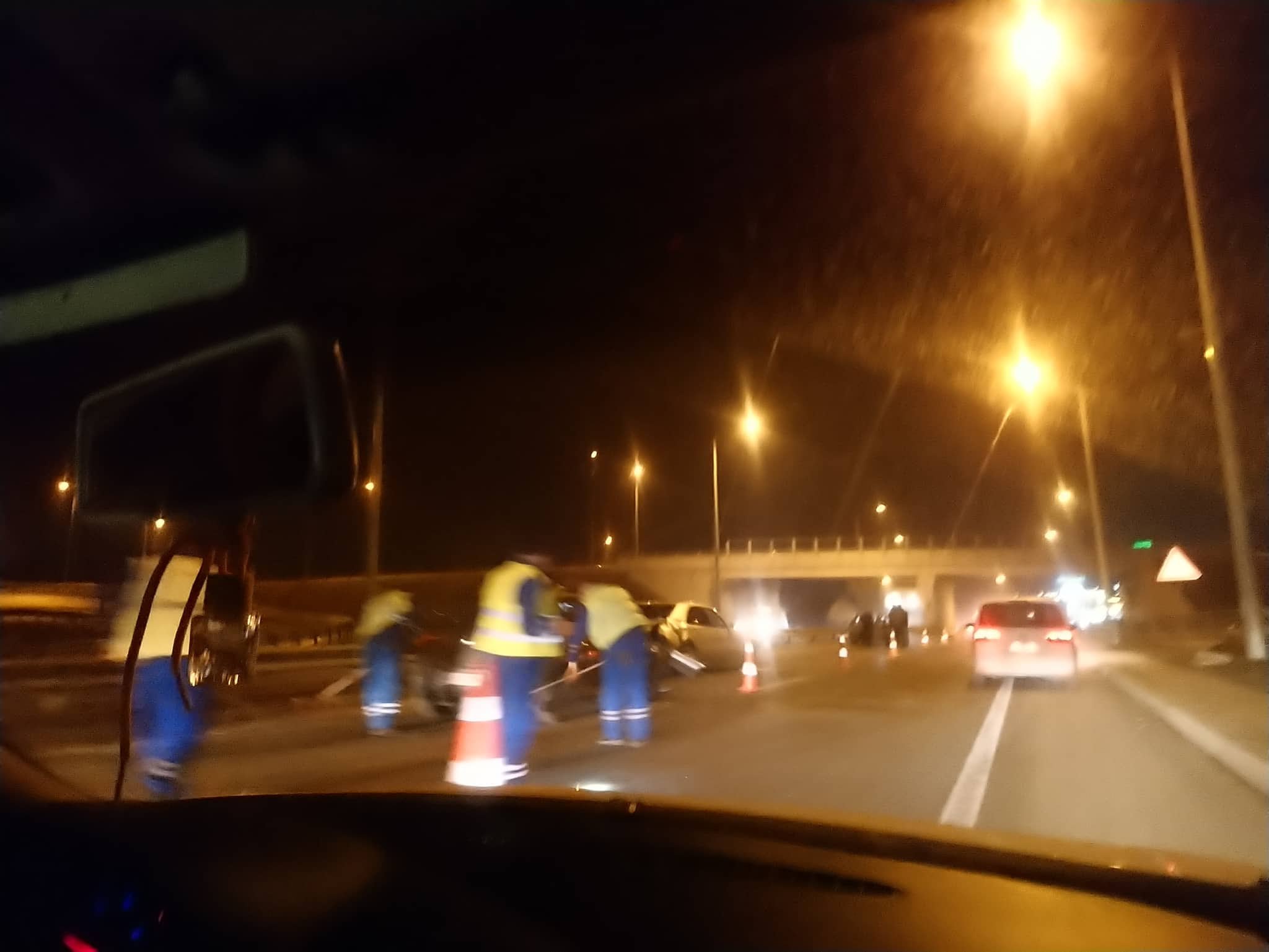 Tri vetura përfshihen në një aksident trafiku në Fushë Kosovë