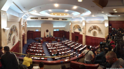 Ligji për pagën e deputetëve nxit debat në Maqedoni