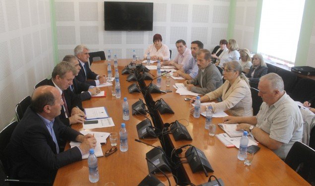 Kostoja e ligjit për mësimdhënësit e viteve ’90-a përplas palët e përfshira