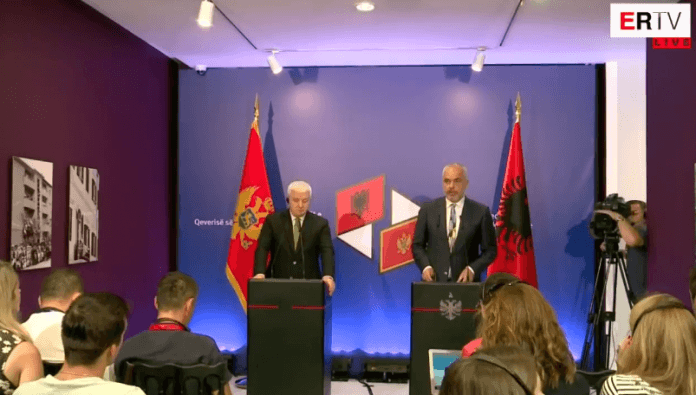 Në kufirin Shqipëri-Mali i Zi as gjerdhe me gjemba, as kampe refugjatësh