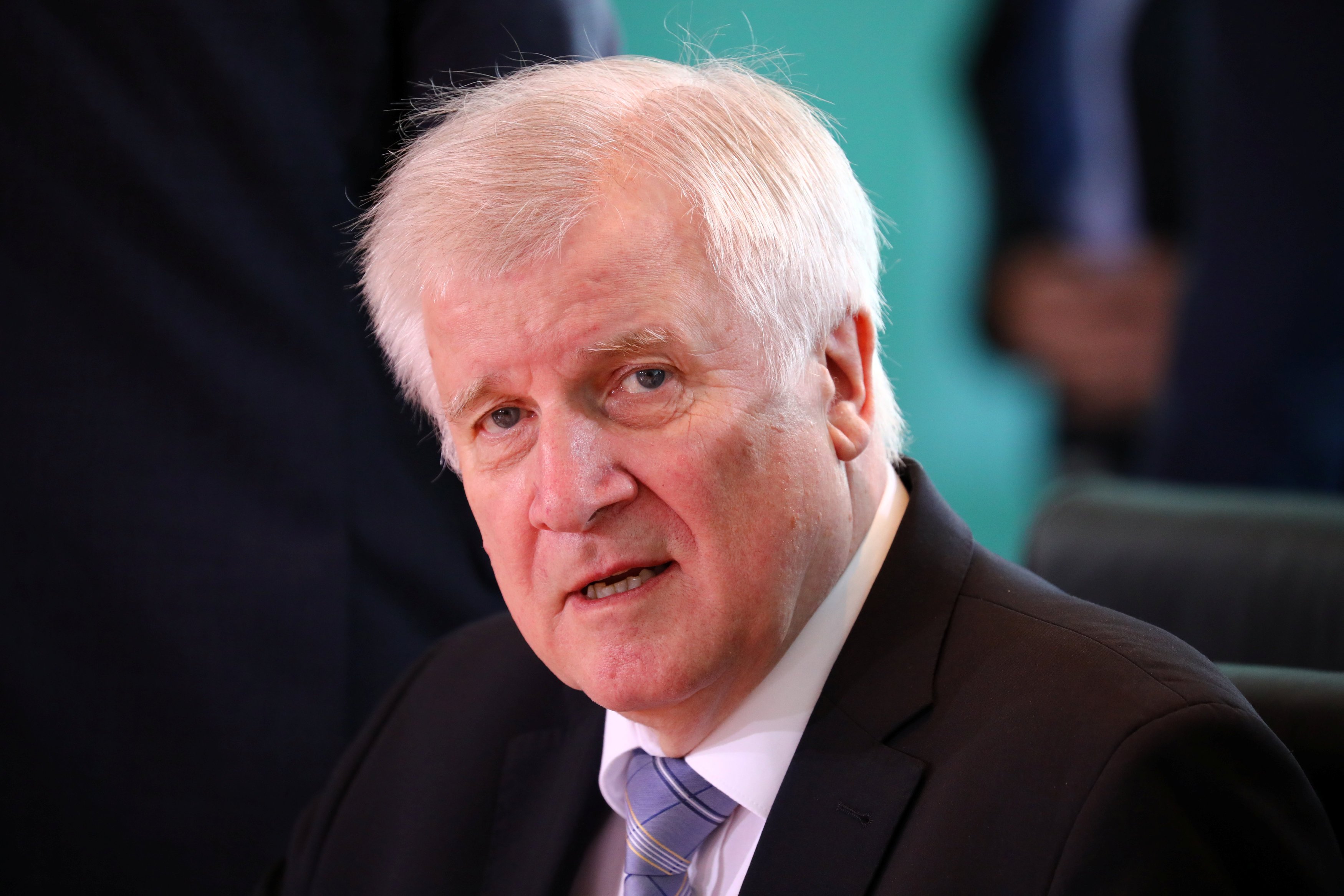 Ministri i Brendshëm gjerman nuk do të japë dorëheqjen