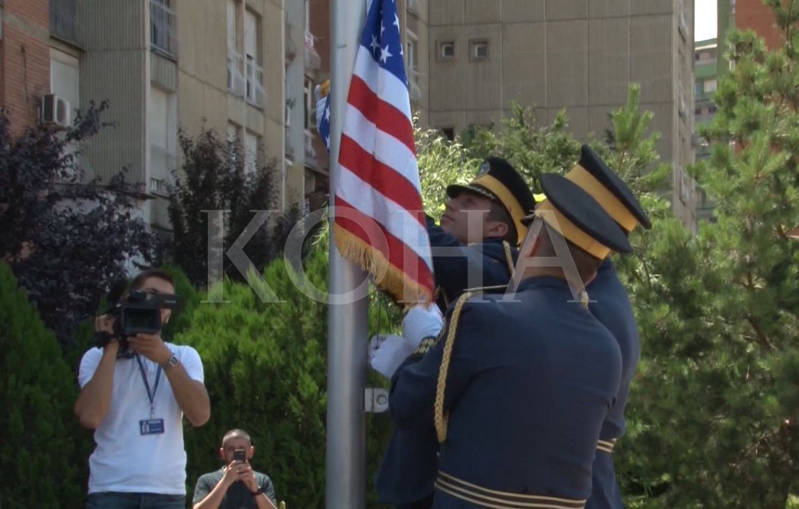 Në Prishtinë ngrihet flamuri amerikan për Ditën e Pavarësisë së Amerikës