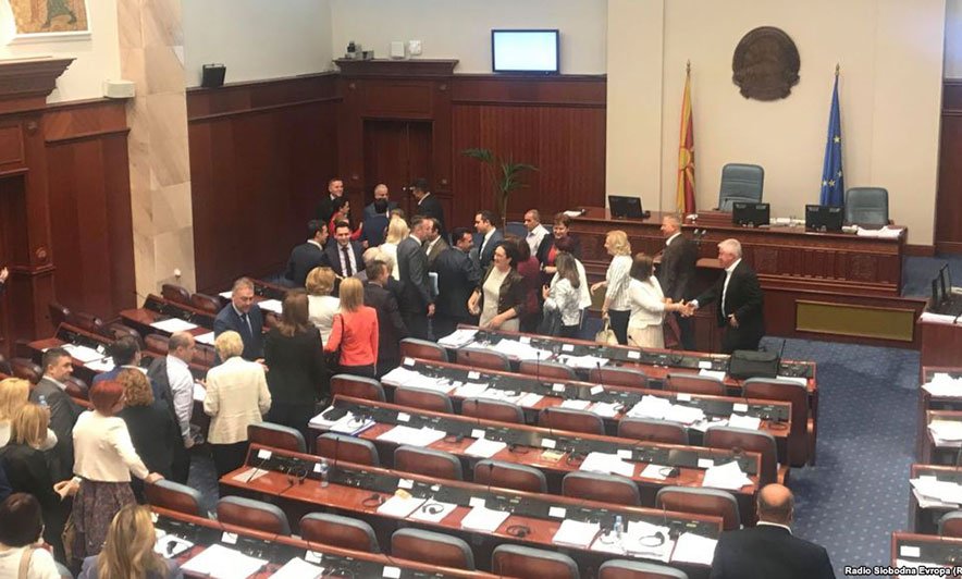 Kuvendi i Maqedonisë ratifikon marrëveshjen për emrin me Greqinë
