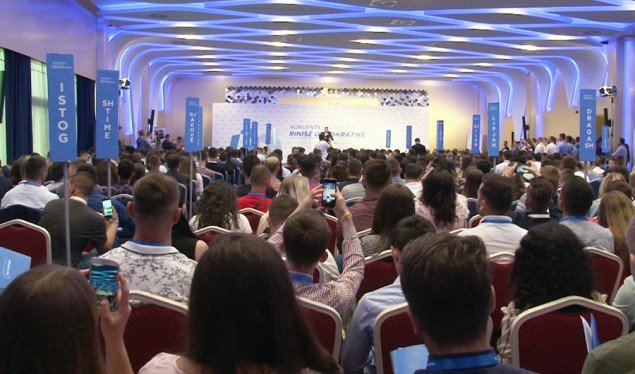 PDK-ja nis zyrtarisht “Dekadën e Re”, thonë se të rinjtë s’i përdorin vetëm për protesta
