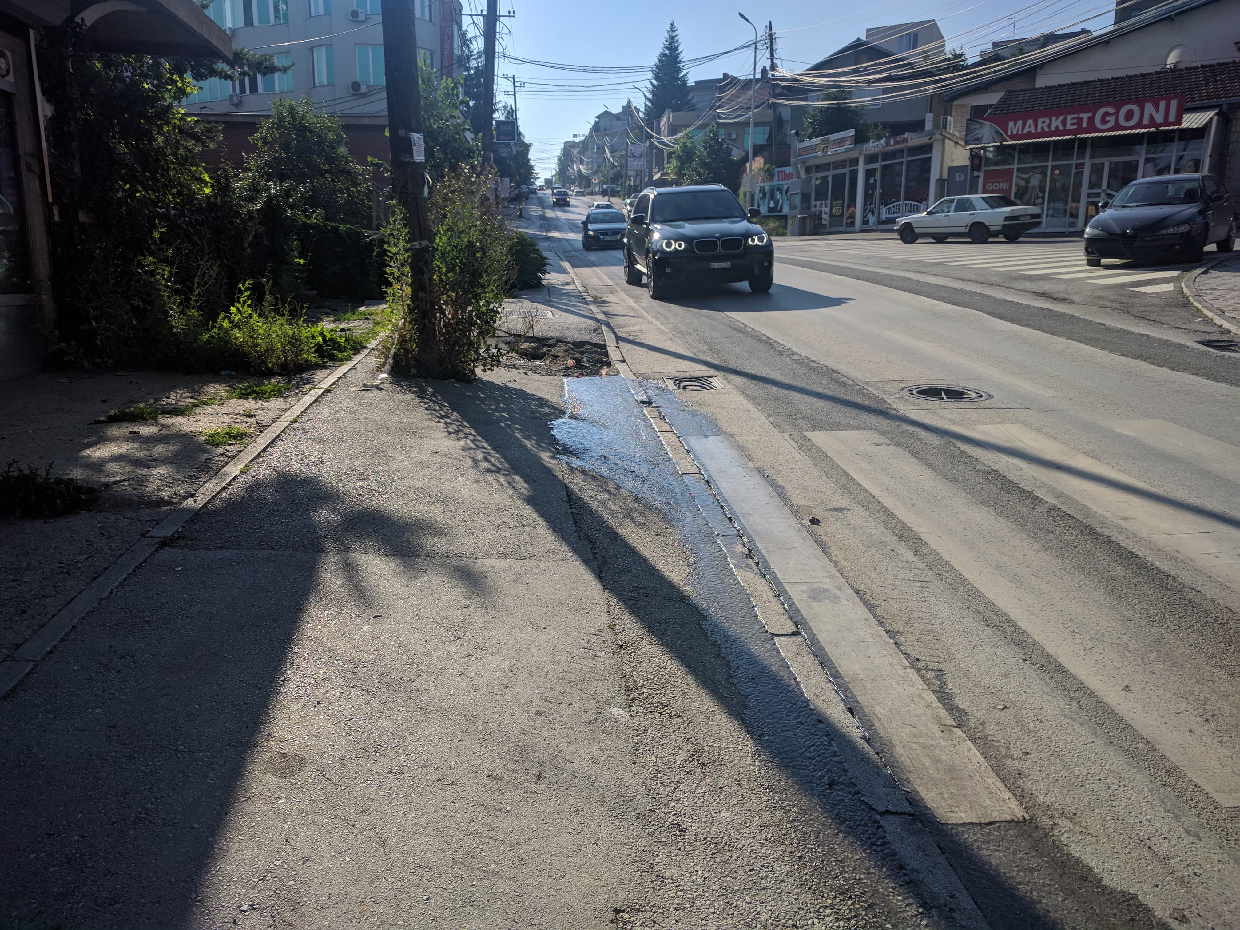 Shpërthen kanalizimi në “Gazmend Zajmi”, kundërmim i padurueshëm