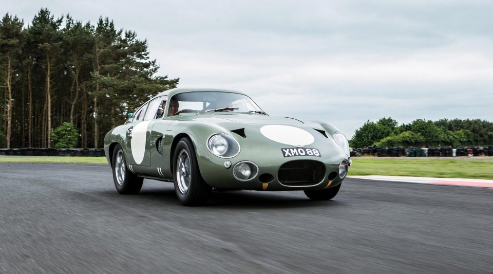 Super Aston Martin DP215 unik i 63-ës që arrin shpejtësinë 318km/h pritet të shitet 21m €
