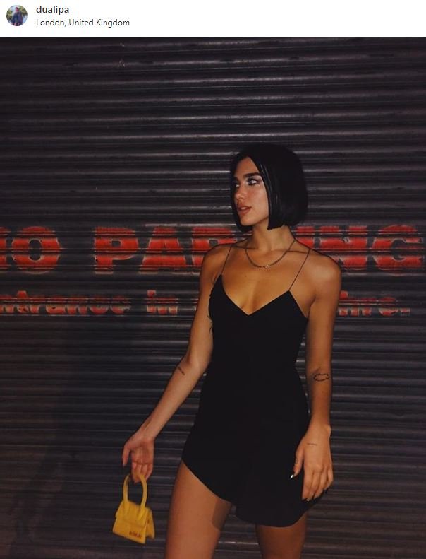 Dua Lipa më joshëse se kurrë e veshur me të zeza 