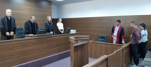 Ish-gjykatësja Tolaj shpallet e pafajshme për keqpërdorim të detyrës, dënohet djali i saj
