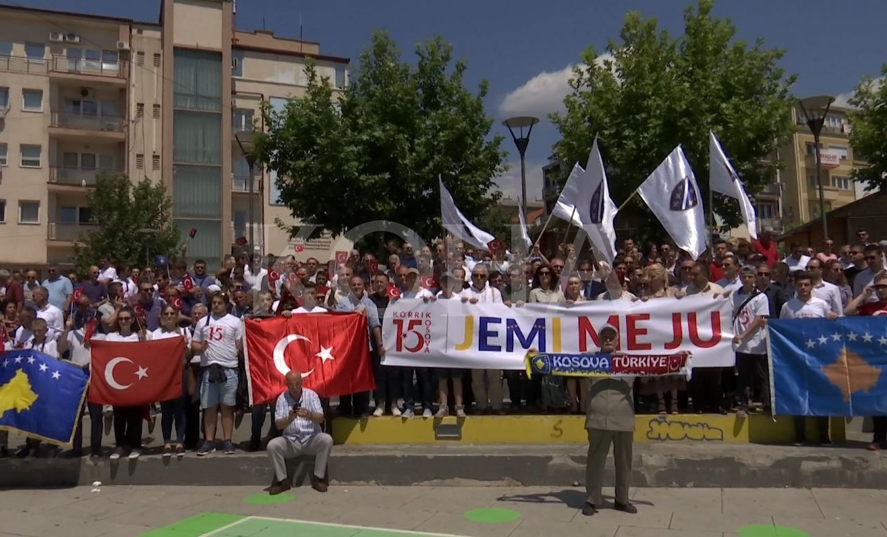 Mosrrëzimi i Erdoganit me puç para dy vitesh shënohet si fitore e demokracisë edhe në Kosovë, i bashkohet edhe Kurti