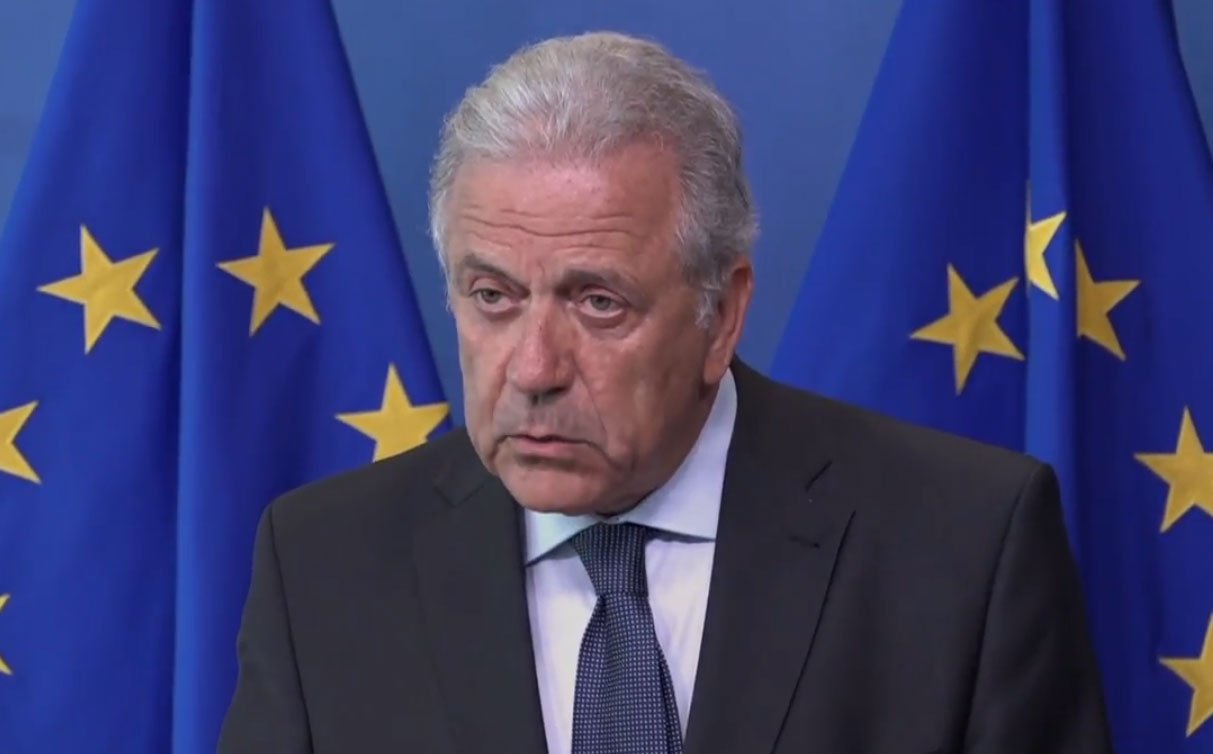 Avramopoulos: Liberalizimi vjen me të drejta dhe me obligime