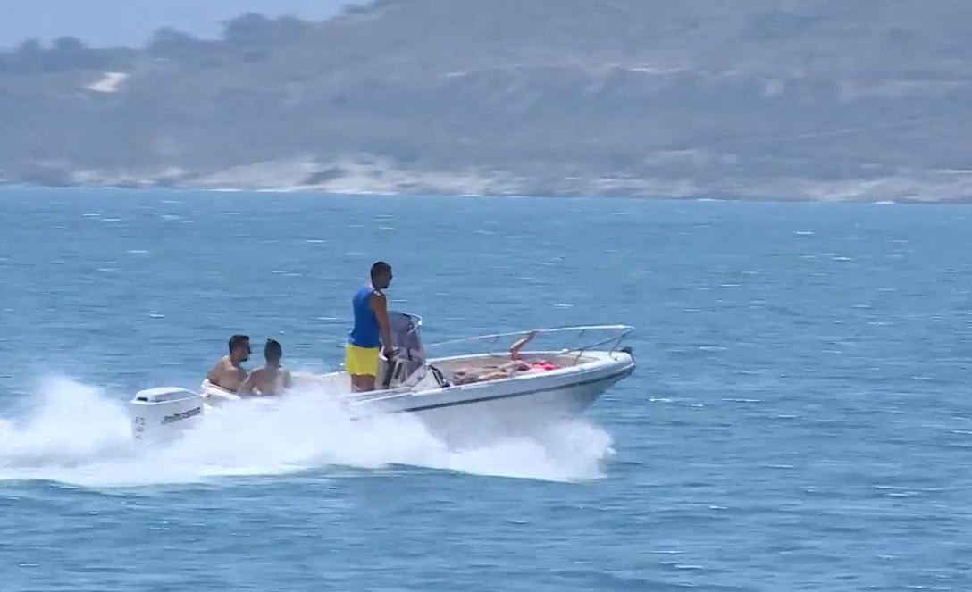 Të huajt zbulojnë jugun e Shqipërisë, nga Vlora në Sarandë zor dëgjohet shqipja mes turistësh