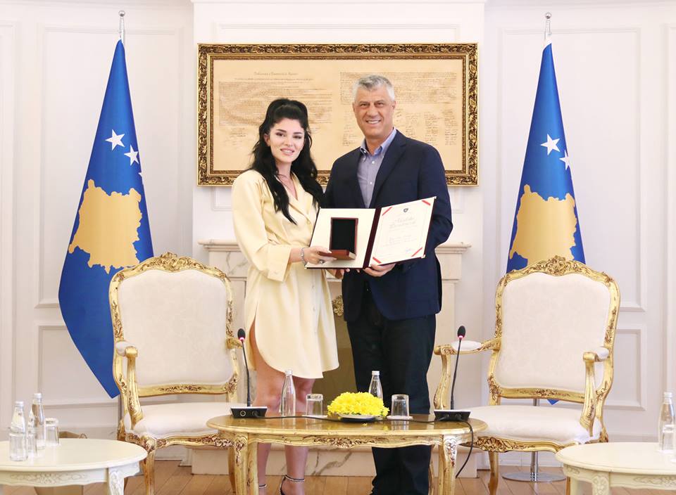 Era nderohet me medalje për promovimin e Kosovës në botë