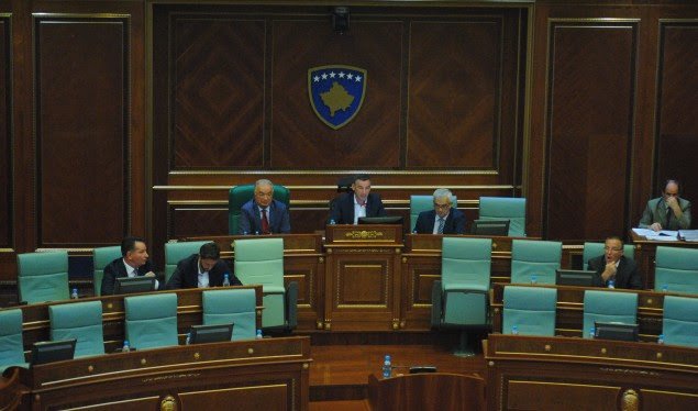 Seanca shtyhet për të enjten, mungojnë deputetë e ministra