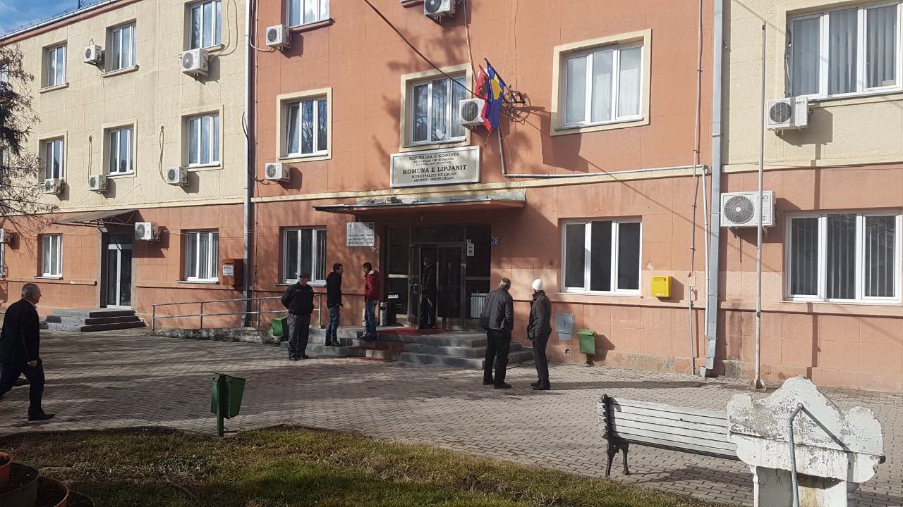 Opozita në Lipjan akuzon Komunën për keqmenaxhim të parasë publike