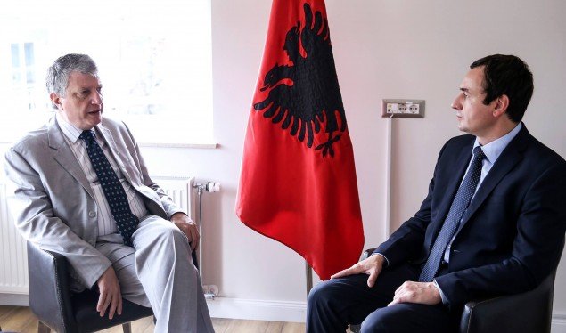 Kurti takon Ambasadorin francez, i thotë se dialogu matet në Mitrovicë