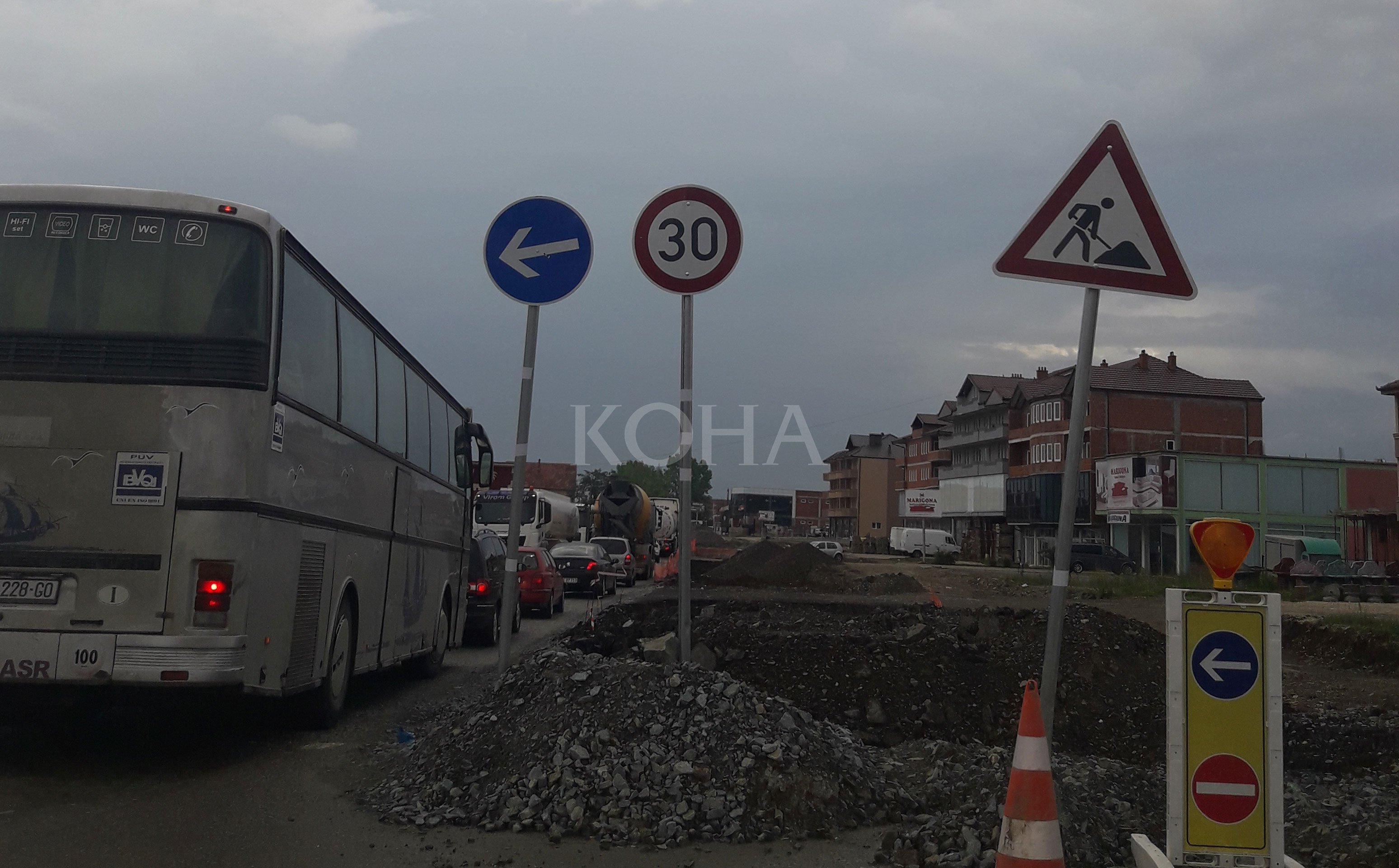 Ministria fajëson edhe shiun për zvarritjen e punimeve në rrugën Podujevë-Prishtinë