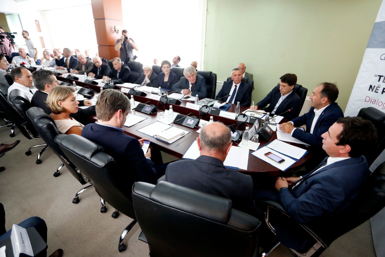 Kurti u thotë krerëve të Luginës se ideja e shkëmbimit të territoreve është një mashtrim i ri