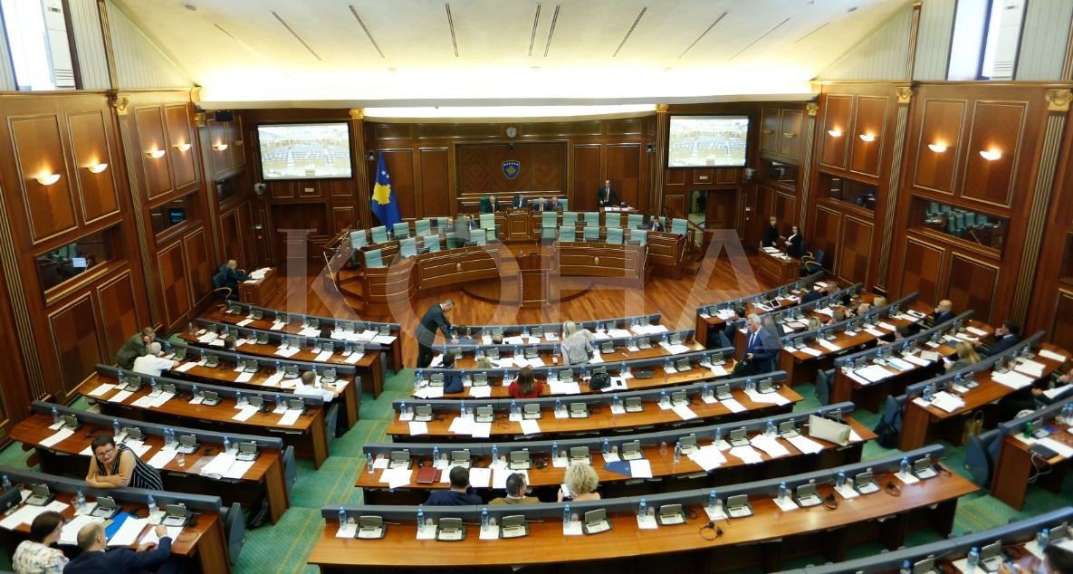 Opozita në kërkim të tri votave për ta rrëzuar Qeverinë