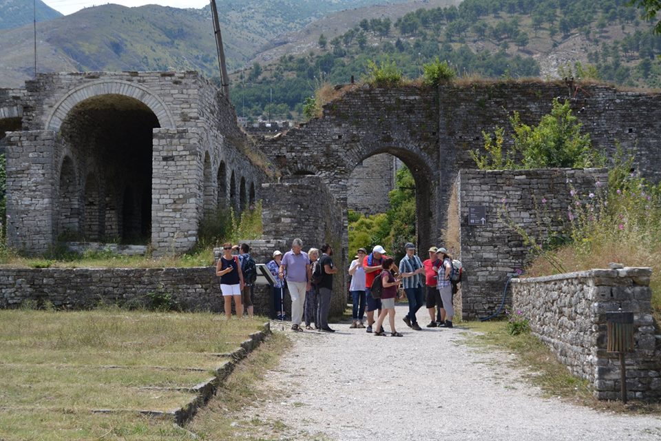 Kalaja e Gjirokastrës atraksion i preferuar i turistëve, rritet mbi 60 për qind numri i tyre