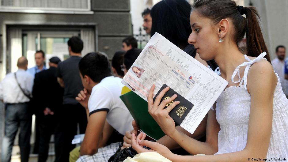 Serbët presin deri në një vit për një vizë pune në Gjermani