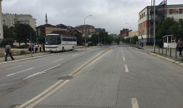 Mos dilni me veturë sot në Prishtinë, gjysma e rrugëve janë të bllokuara