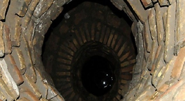 Një grua gjendet pa shenja jete në bunarin e shtëpisë së saj