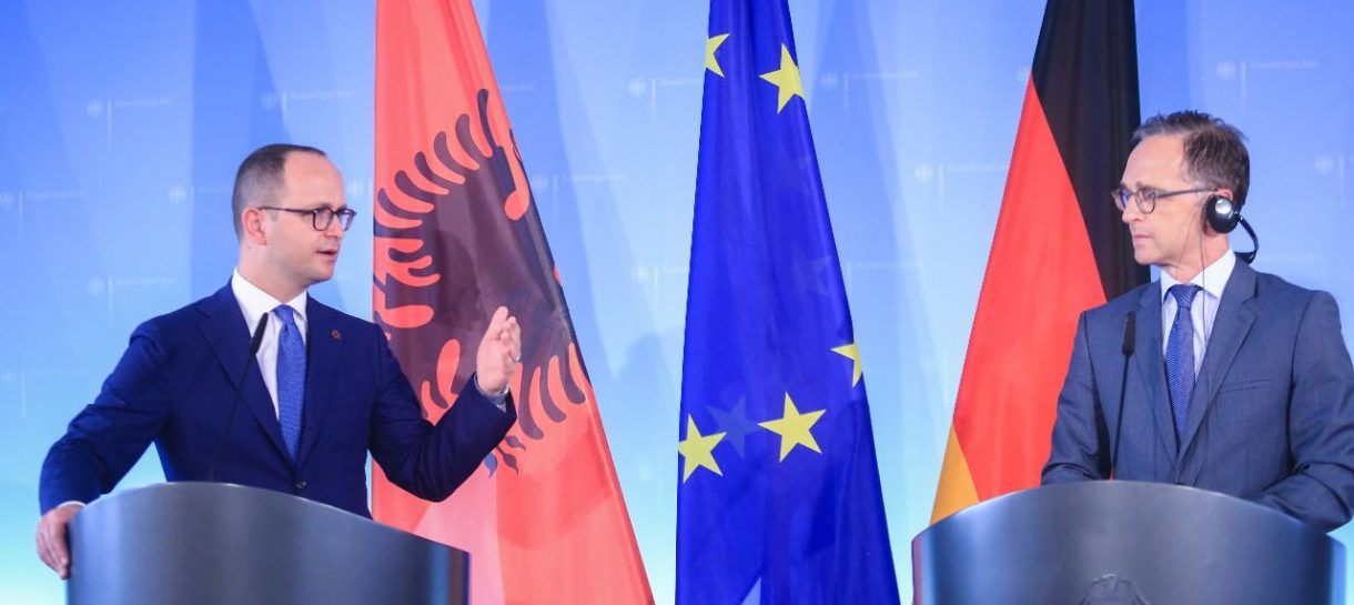 Bushati: Jo shkëmbim territoresh Kosovë-Serbi, por të bëjnë koncesione të dhimbshme
