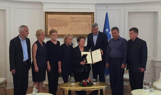 Presidenti dekoron familjen Demaçi me Medalje Presidenciale