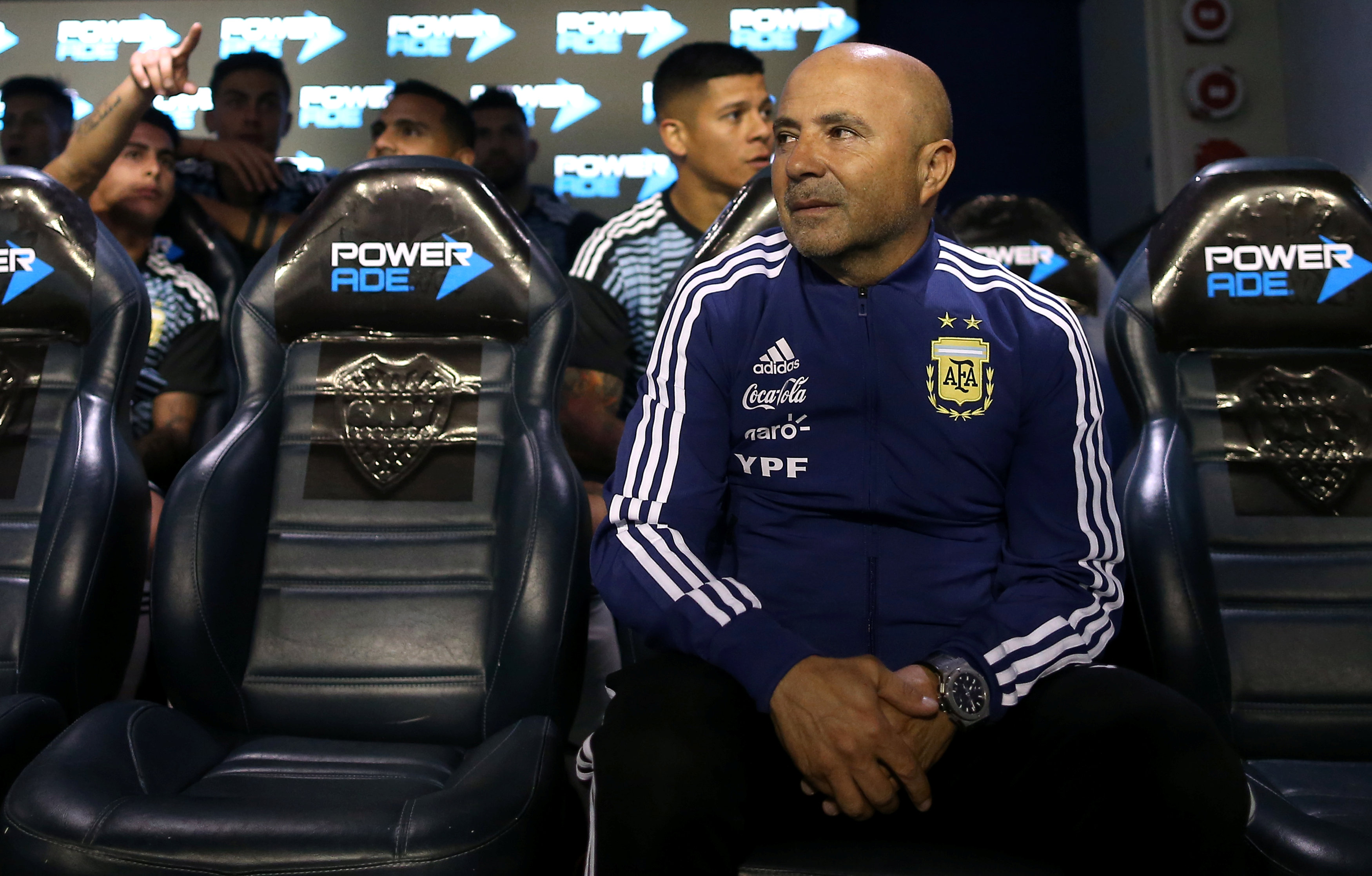 Sampaoli akuzohet për abuzim seksual, rrezikon të shkarkohet