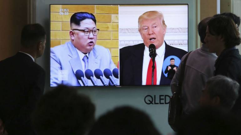Kim Jong-uni arrin në Singapor për takimin me Trumpin