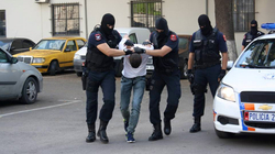 “50 mijë euro ose të vramë ty dhe familjen” - arrestohen tre vëllezërit shantazhues në Tiranë