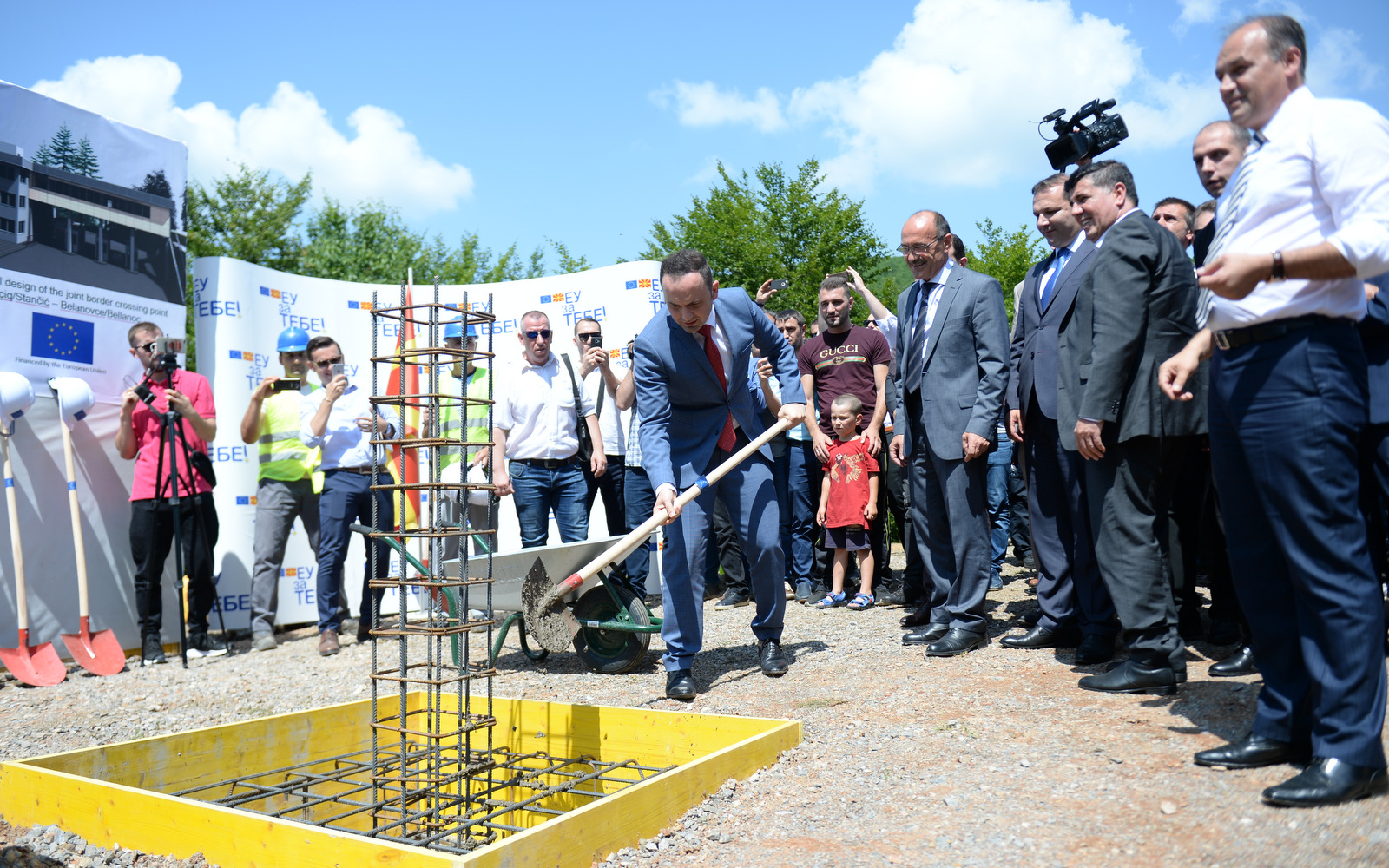 Vihet gurthemeli i pikës së re kufitare mes Kosovës e Maqedonisë