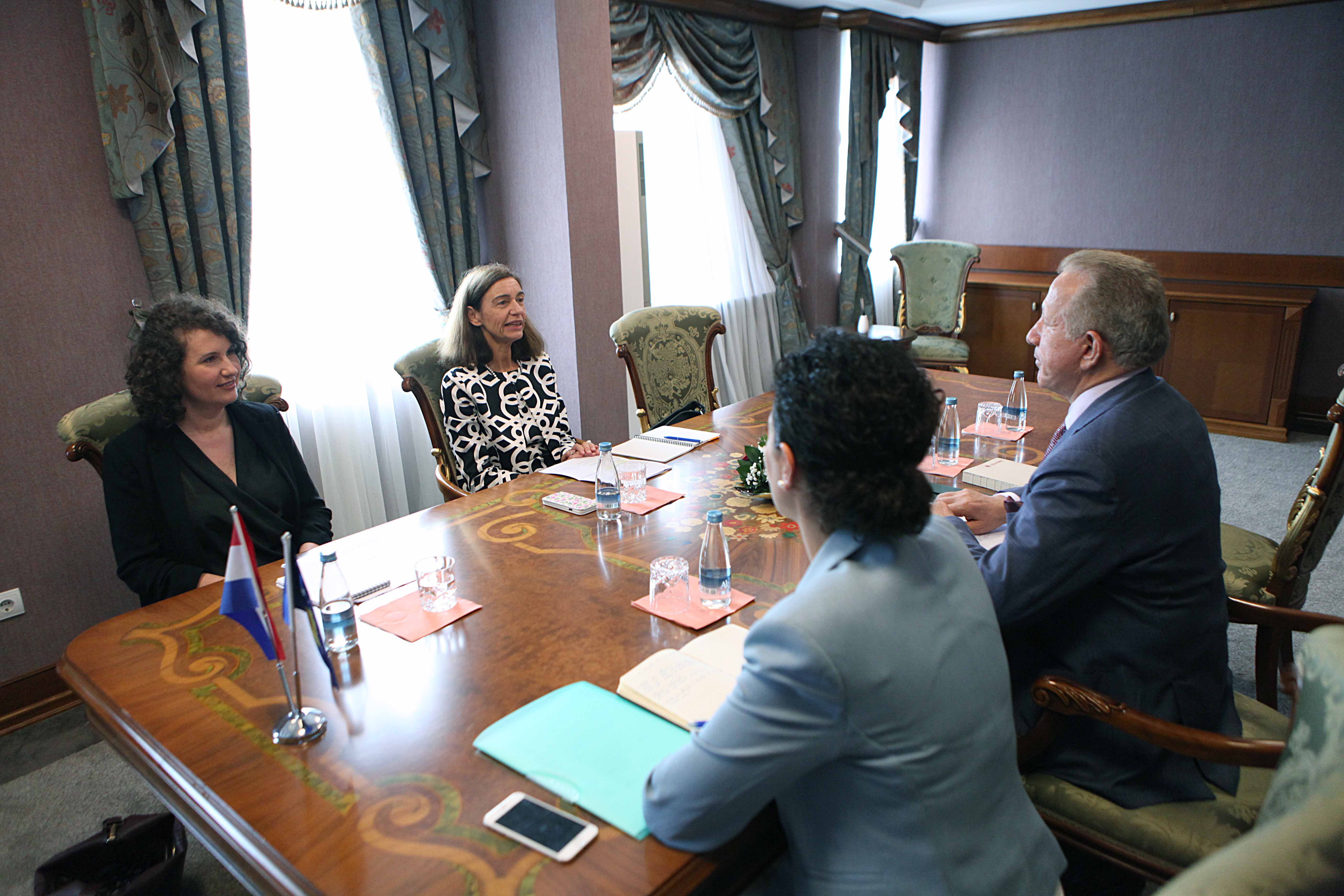 Pacolli diskuton me ambasadoren holandeze perspektivën evropiane të Kosovës