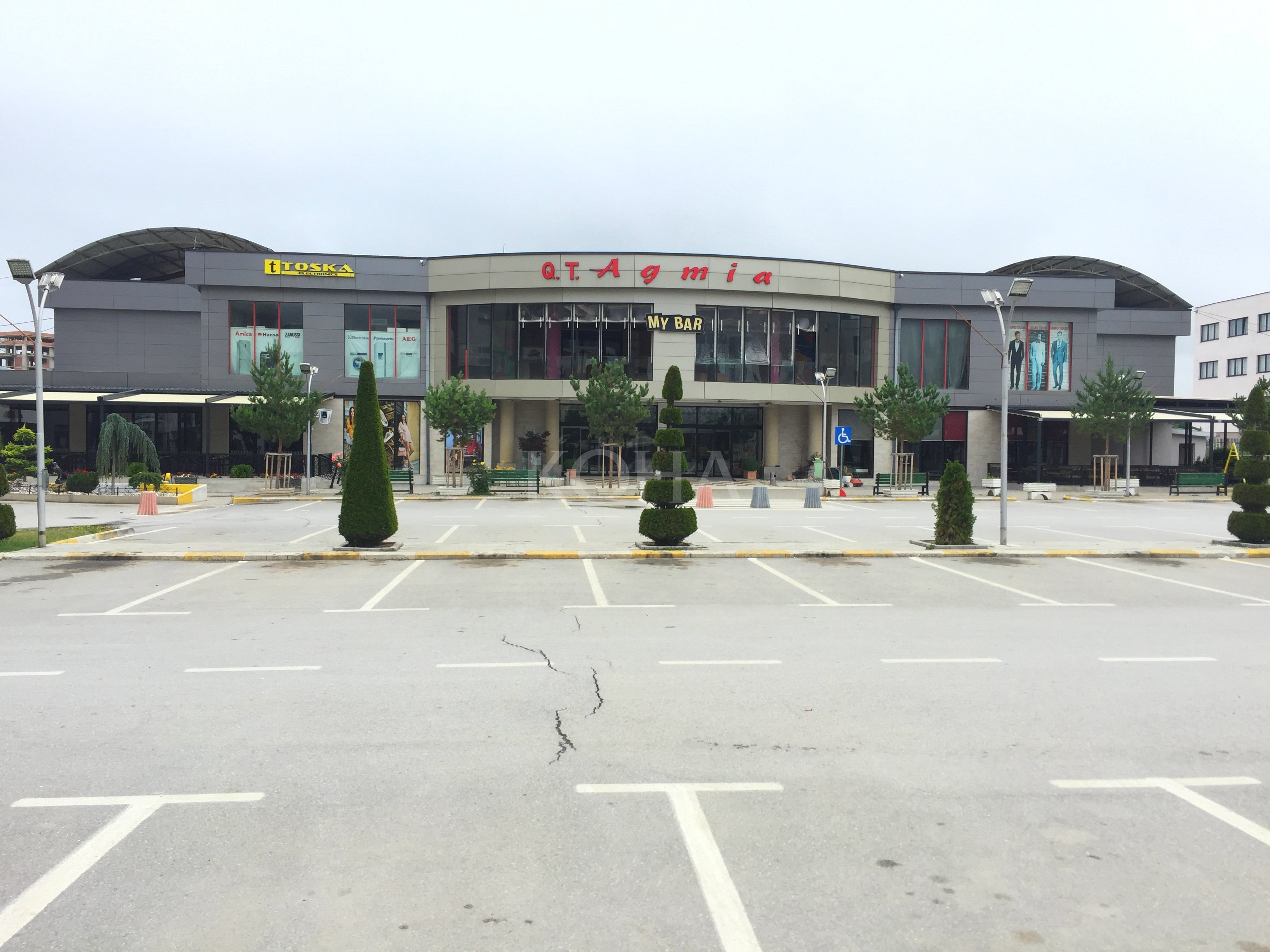Tre policët e arrestuar dyshohet se nuk reaguan ndaj plaçkitjes në një Qendër Tregtare në Gjilan