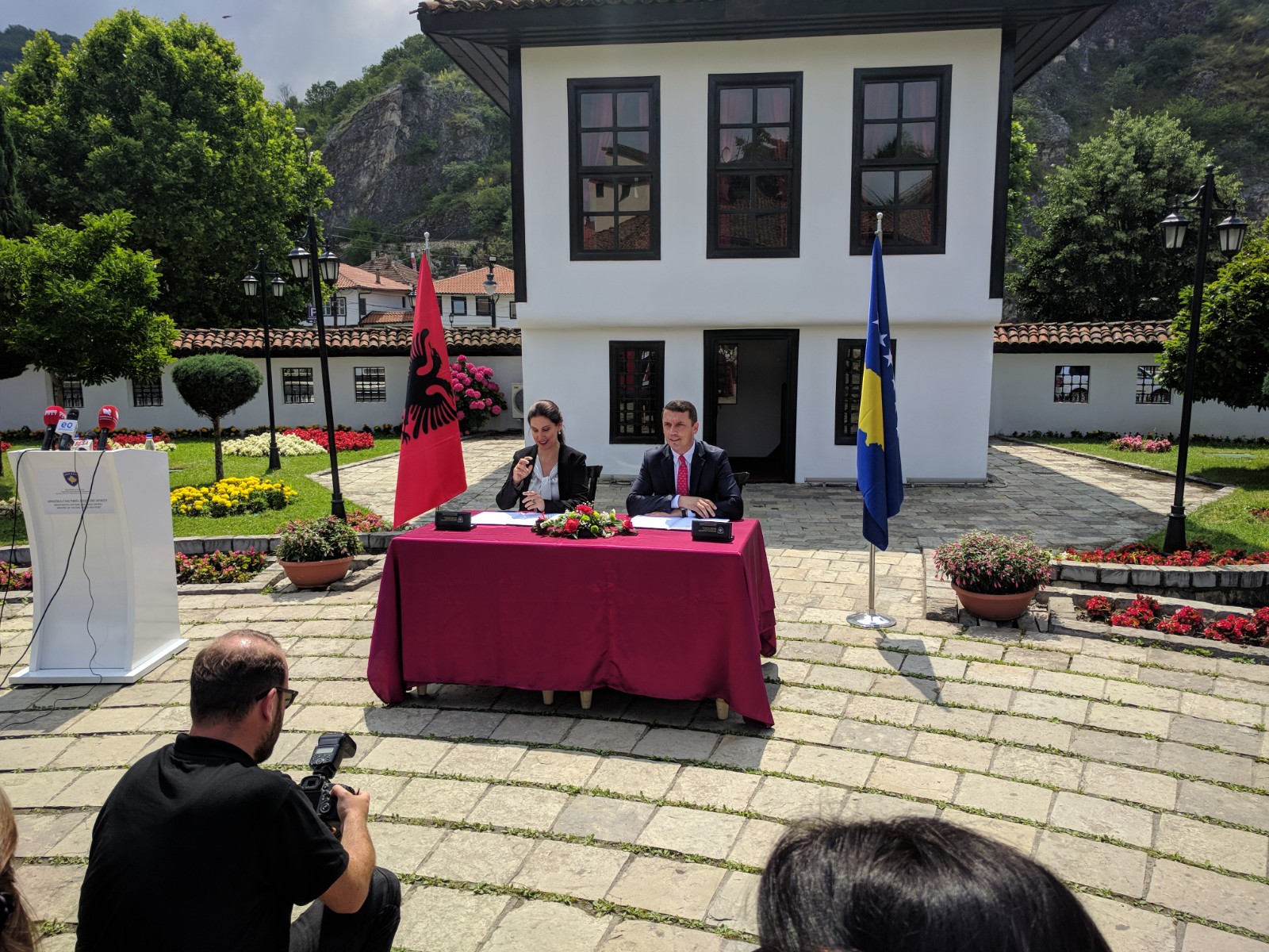 Kosova e Shqipëria harrojnë dështimet, përsërisin kalendarin kulturor