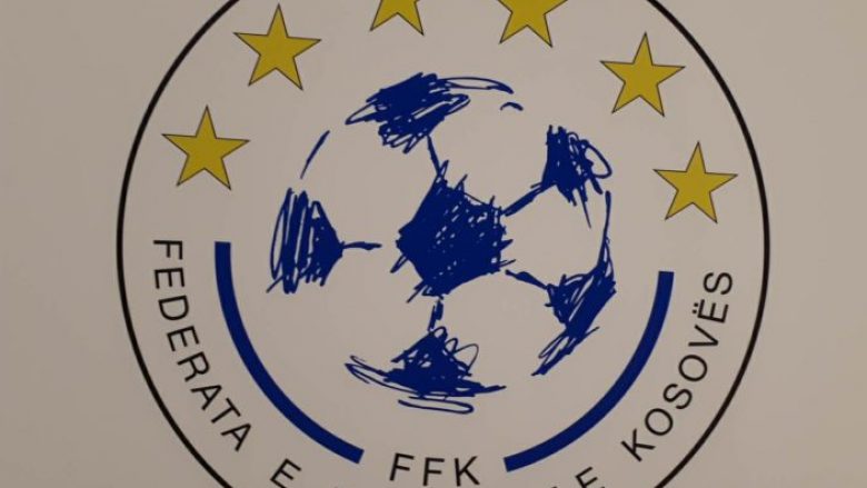 Sportdashësit të pakënaqur me logon e FFK-së, protestojnë para selisë