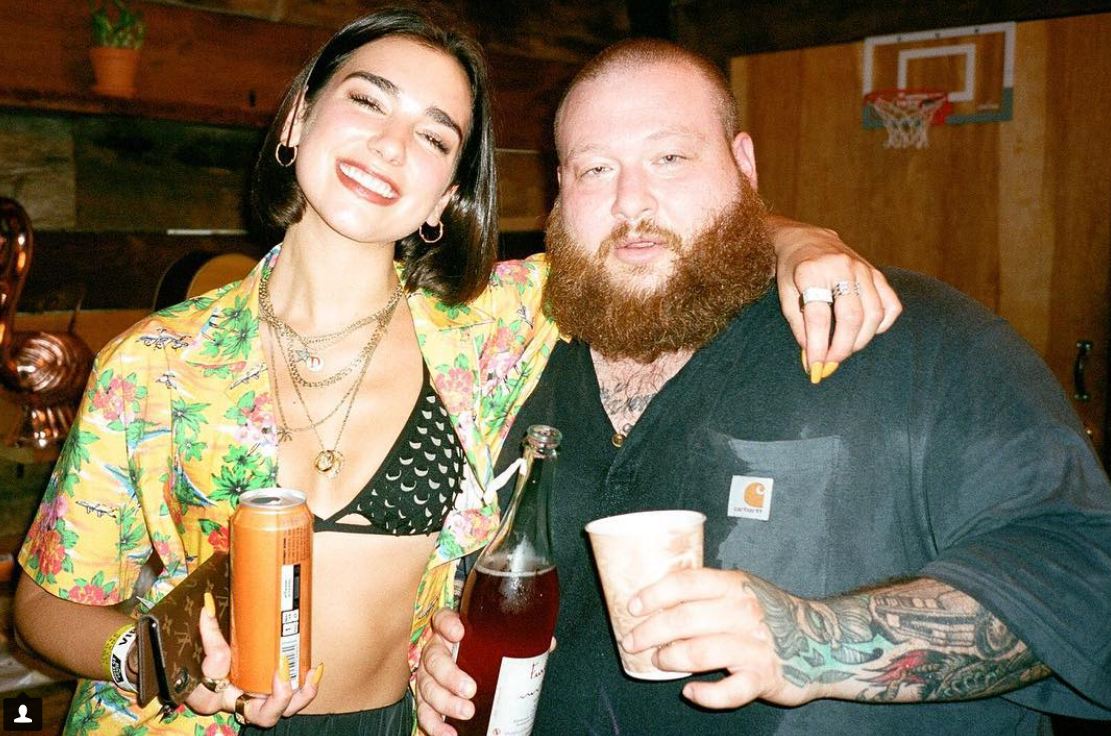 Dua Lipa e Action Bronson gati për koncertin në Kosovë, “sillini edhe kushërinjtë”