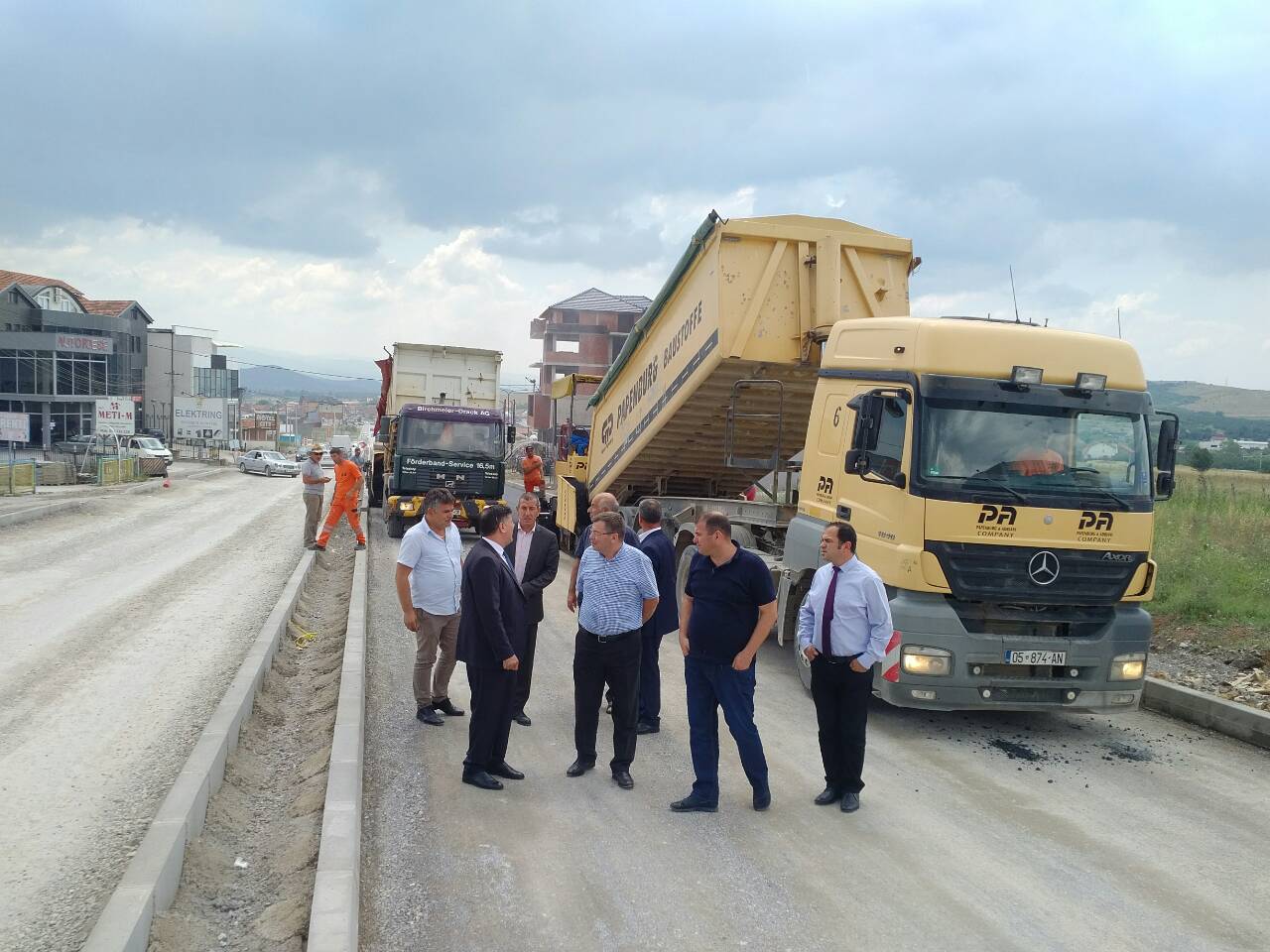 Nis asfaltimi i rrugës me katër korsi Gjilan – Livoç i Ulët