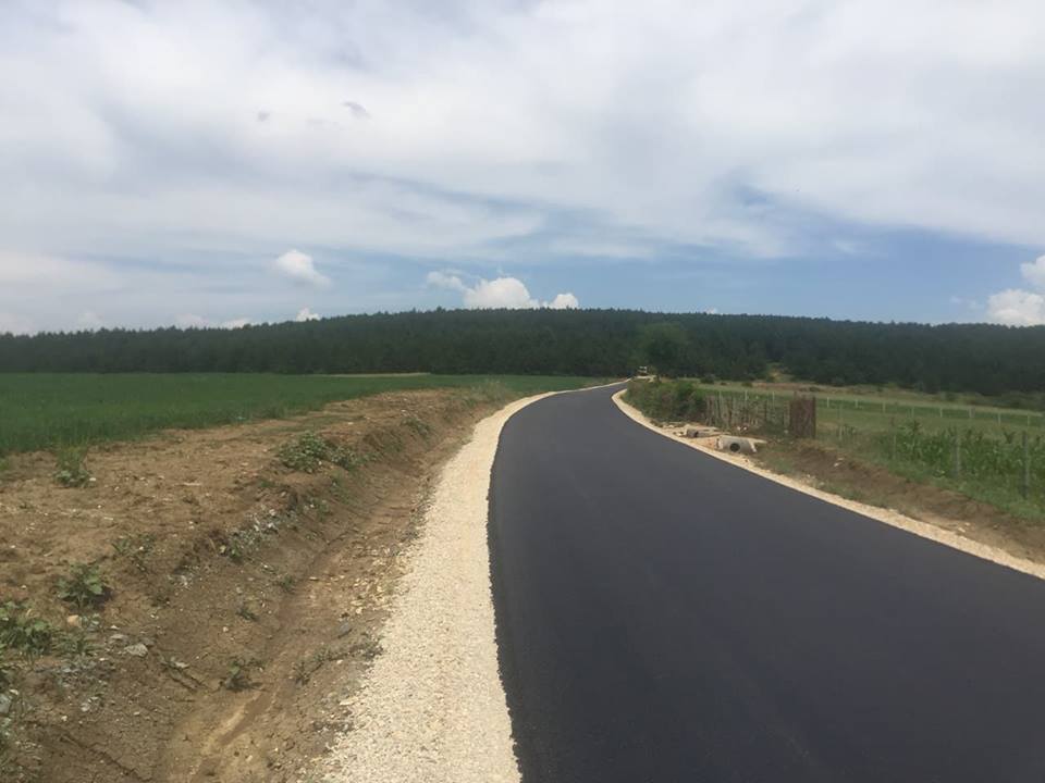 Fillon asfaltimi i rrugëve dhe rrugicave në fshatin Gllobar të Drenasit
