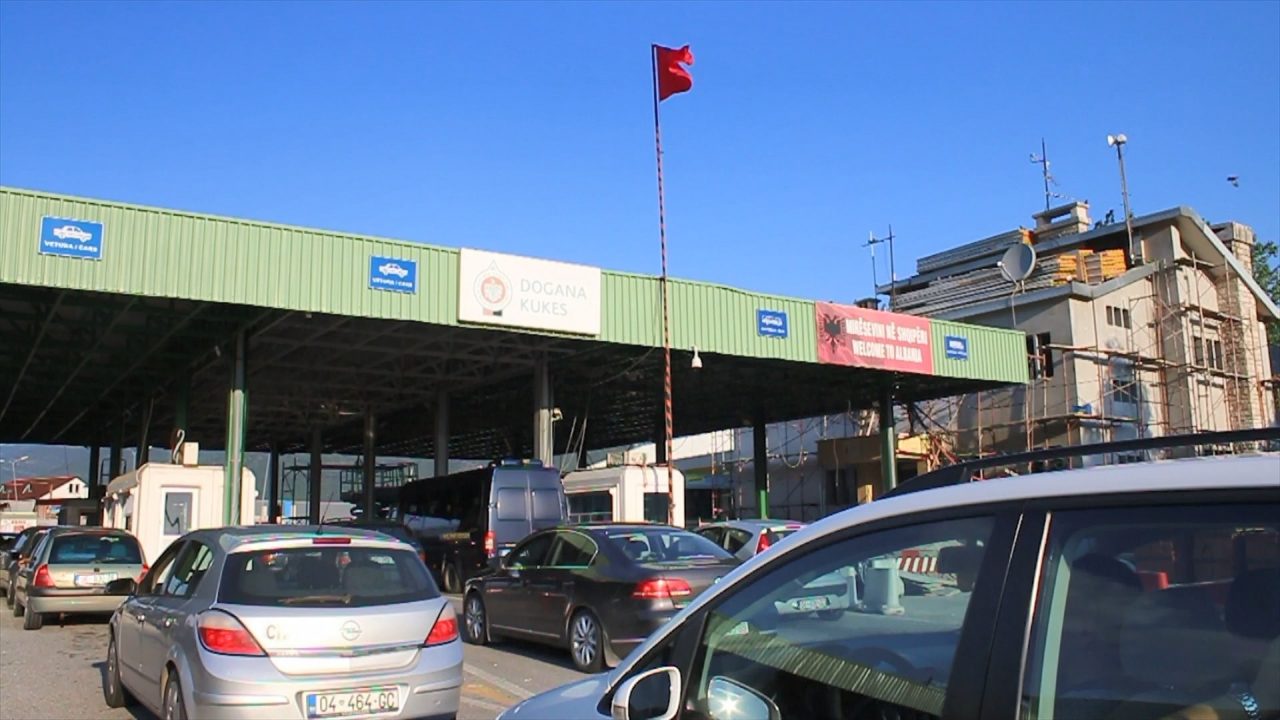 Afro 12 mijë shtetas nga Kosova brenda ditës kanë hyrë në Shqipëri